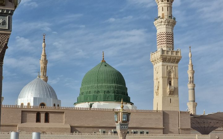 القبة الخضراء في المسجد النبوي ضمن دليل العمرة من دبي