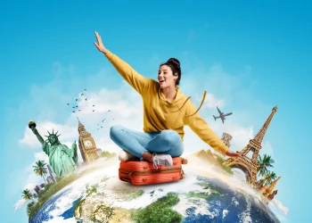 Traveller with luggage and world landmarks — Top Travel Deals