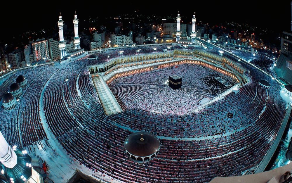 الكعبة وساحات المسجد الحرام مساءً